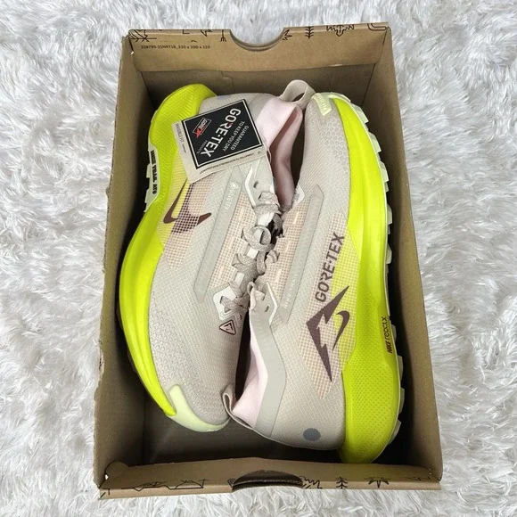 Nike Athletic Shoes in Cream and Lime - Picture 9 of 10